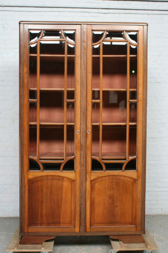 Книжный шкаф в стиле Ар-Нуво