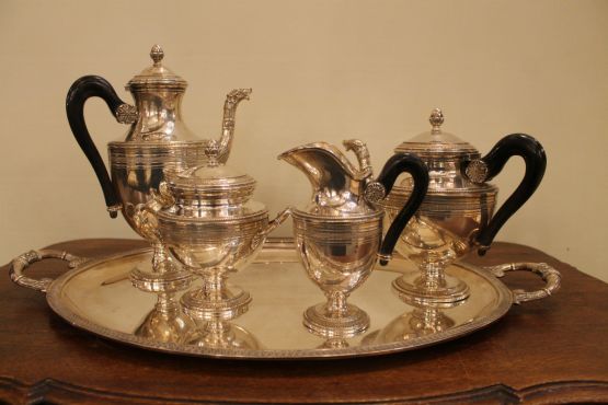 Серебряный чайный сервиз из пяти предметов
