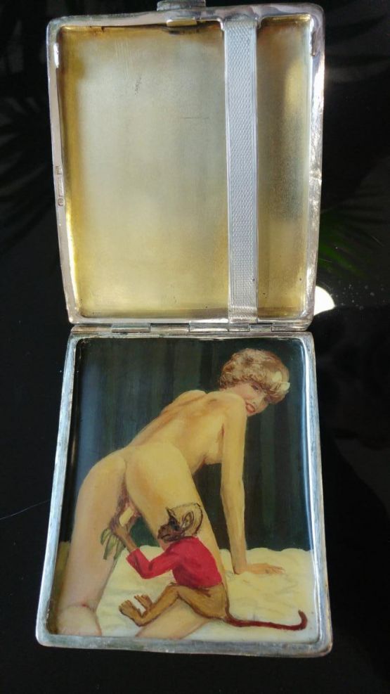 Табакерка с эротическим рисунком, н. XX в.