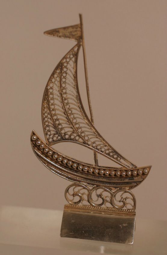 Голландская серебреная миниатюра парусника
