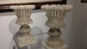 Две алебастровые вазы. Италия, XIX в.  