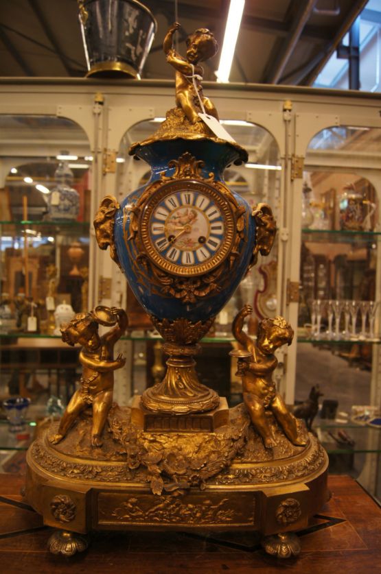 Часы из бронзы и фарфора, XIX век