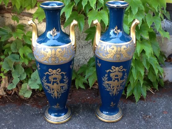 Две декоративные вазы из фаянса, XX в. 