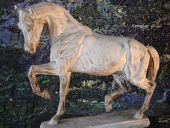 Скульптура лошади из гипса, начало ХХ в. 