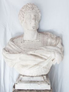 Бюст римлянина из каррарского мрамора, XVIII в. 