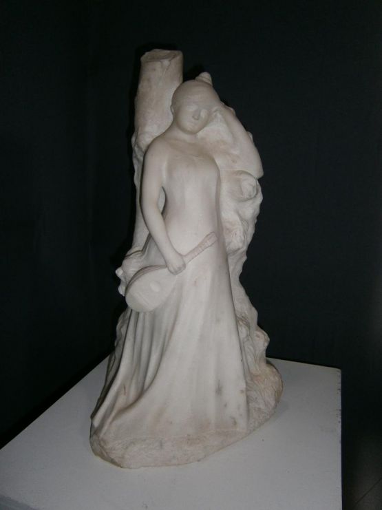 Скульптура 'Девушка с мандолиной', XX в.