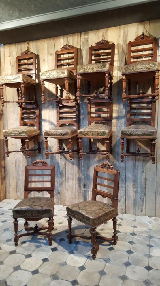 20 стульев из дуба и кожи. Италия, XIX в. 