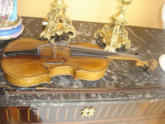 Скрипка со смычком, XIX в. 