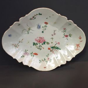 Тарелка  из фарфора Famille Rose, XVIII в.