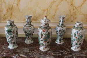Пять фарфоровых ваз. Китай, XVII в.