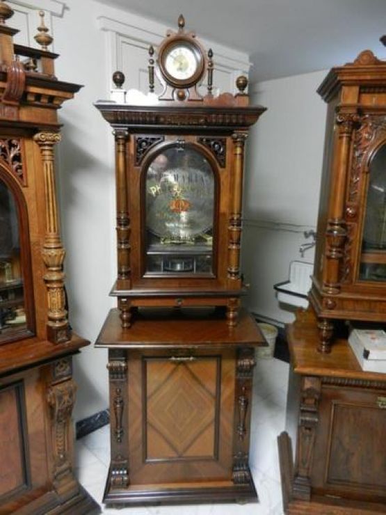 Музыкальный шкаф с часами, 1880 г.