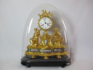 Часы из позолоченной бронзы.  Париж, XIX в. 