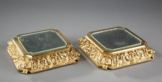 Два постамента из позолоченной бронзы, ок. 1825 г.