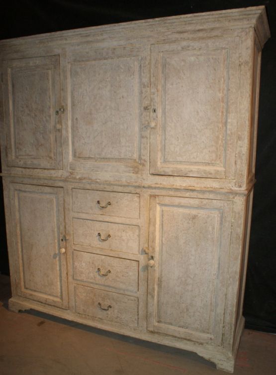 Великолепный окрашенный шкаф, XVIII век