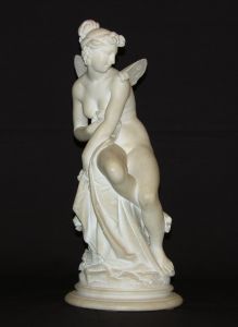 Скульптура феи из белого мрамора. Франция, XIX в. 