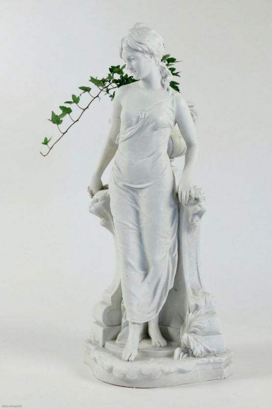 Статуя богини Цирцеи из бисквитного фарфора, XIX в