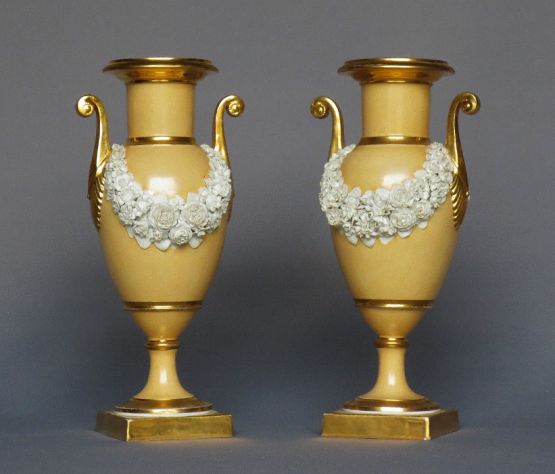 Две фарфоровые вазы. Париж, 1810 г.