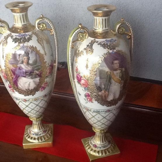 Две великолепные парные фарфоровые вазы