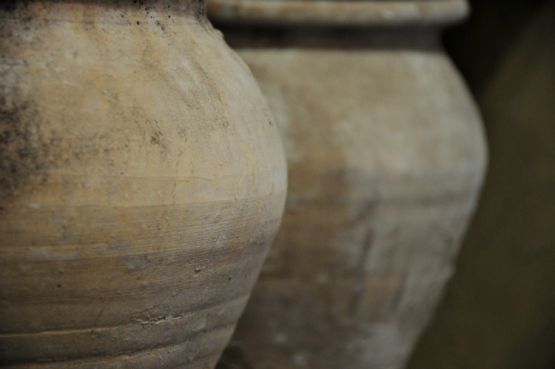 Керамическая ваза в форме голубиного гнезда