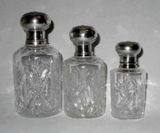 Три парфюмерных флакона, XIX в. 