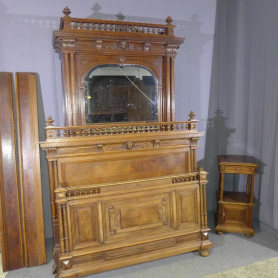Спальный гарнитур в стиле Ренессанса из ореха, 189