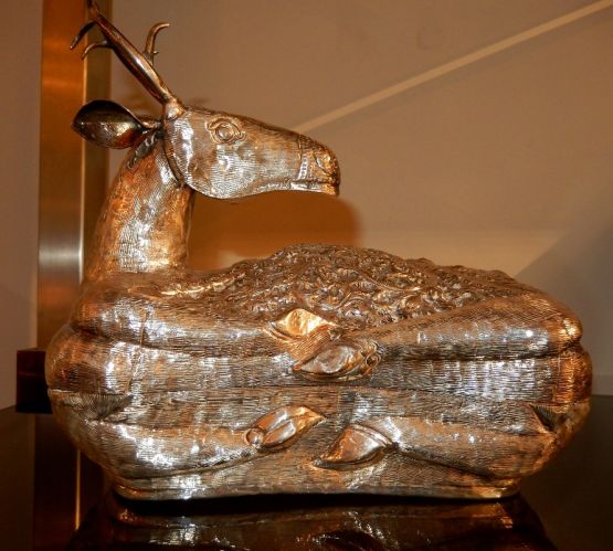 Серебряная шкатулка с головой оленя