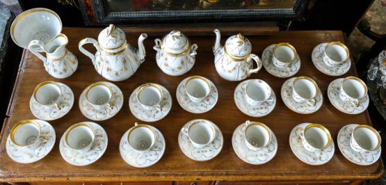 Чайный сервиз 'Vieux Paris' из фарфора, XIX в.