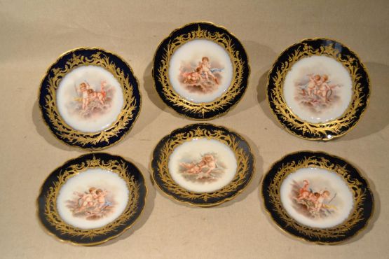 6 тарелок из севрского фарфора 'Херувимы', XIX в.