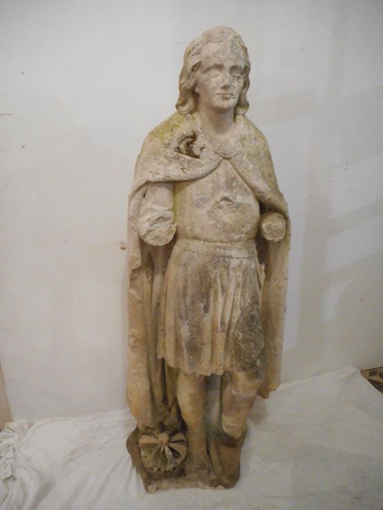 Каменная статуя женщины XVIII в., Франция